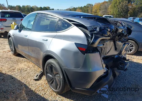 2026 Tesla Model Y Long Range Dual Motor All-Wheel Drive/Long Range Launch Series z USA, uszkodzony, nr VIN 7SAYGDEE6TA490718